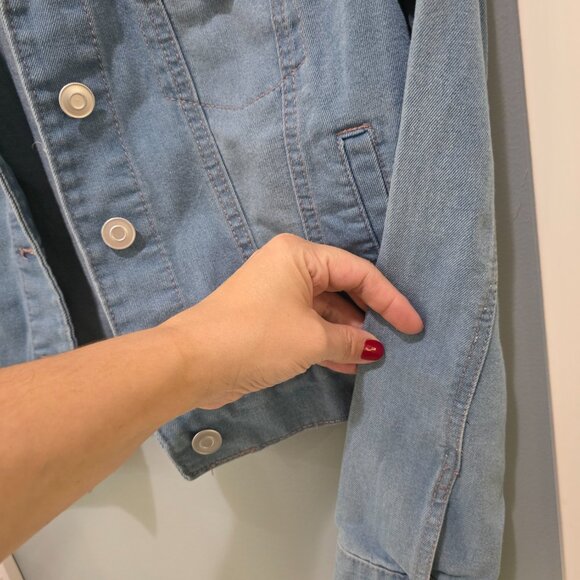 Baccini Light Wash Denim Jean Jacket – Women’s Small Button Front Classic - Picture 9 of 12